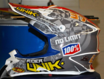 Image La peinture de casque est trop chère pour vous? Essayez le kit déco de casque, effet garanti à petit prix